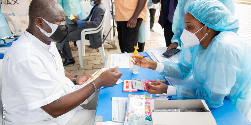 Vaccination campaign in Benin Lancement de la campagne de vaccination contre la COVID-19 (Benin)